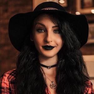 Meet your Posher, Cassandra